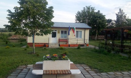 Кметът на крушарското село Бистрец сам поддъжа мини парка в селото