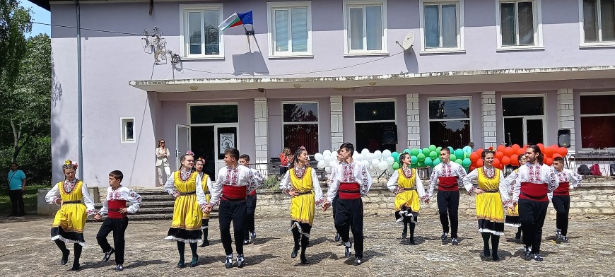 С богата фолклорна програма село Вранино отбеляза празника си 