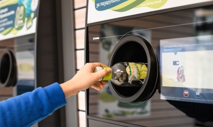 Близо 27 тона бутилки са събрани за два месеца в автоматите на Lidl
