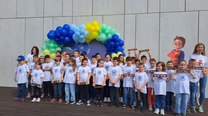 Деца от Добрич със силно представяне в олимпиада по ментална аритметика в Несебър