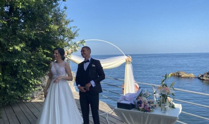 Полицай глоби бъдещата си съпруга