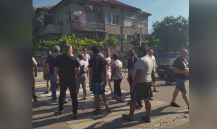 Жители на Каварна, Белгун и Септемврийци протестираха срещу липсата на автобуси