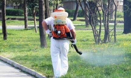 Обработка на общински зелени площи срещу кърлежи в Генерал Тошево