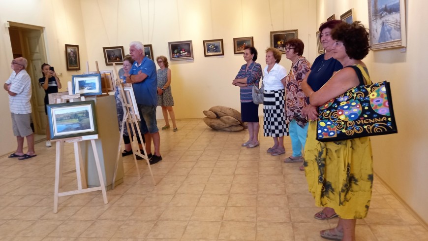 Ангел Веселинов от Велико Търново представи първата си самостоятелна изложба живопис в Каварна