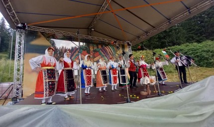 Четири фолкролни групи от община Каварна участват в събора на Рожен