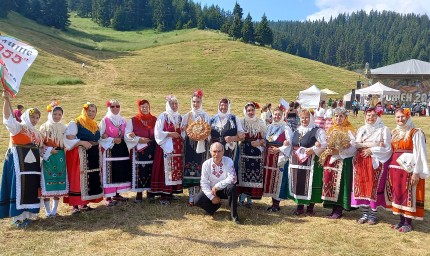 Първа награда за песните на самодейците от село Могилище на събора в Рожен
