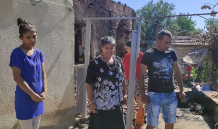 Пожар унищожи дома на осемчленно семейство от село Зограф. Търсят помощ от добри хора 