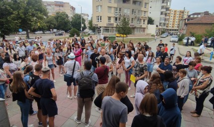 Добрич се събира за втори ден на протест срещу домашното насилие 