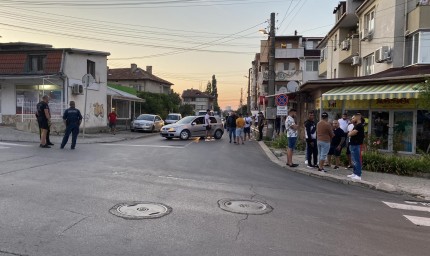 Пешеходец пострада при удар между две коли в Добрич /снимки/
