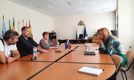 Сдружение "Добруджанци" представиха на Областния управител идеен проект за възстановяване на старата гара 
