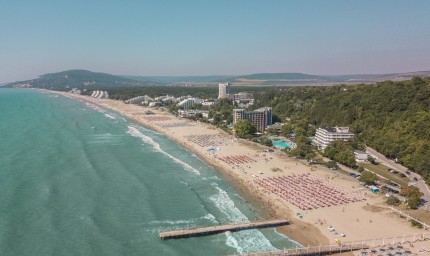 Албена отбелязва празника си с фойерверки, Стефан Вълдобрев и торта