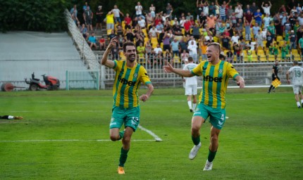 Добруджа победи втория във временното класиране Янтра с 2:0