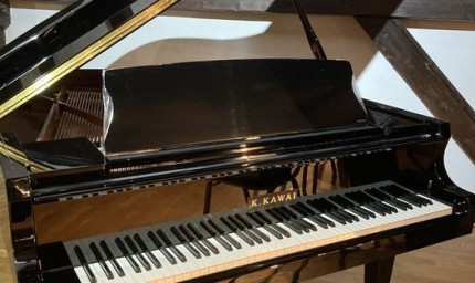 Дългоочакваният роял Kawai вече е в Балчик