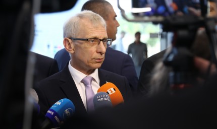 Акад. Денков за зърнопроизводителите: Аз с терористи не преговарям