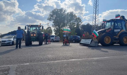 Земеделските стопани затвориха границата при село Кардам