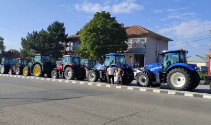 Протестите на зърнопроизводителите в областта продължават /галерия/