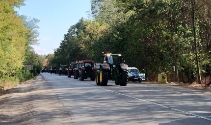 Земеделците в областта протестират и днес